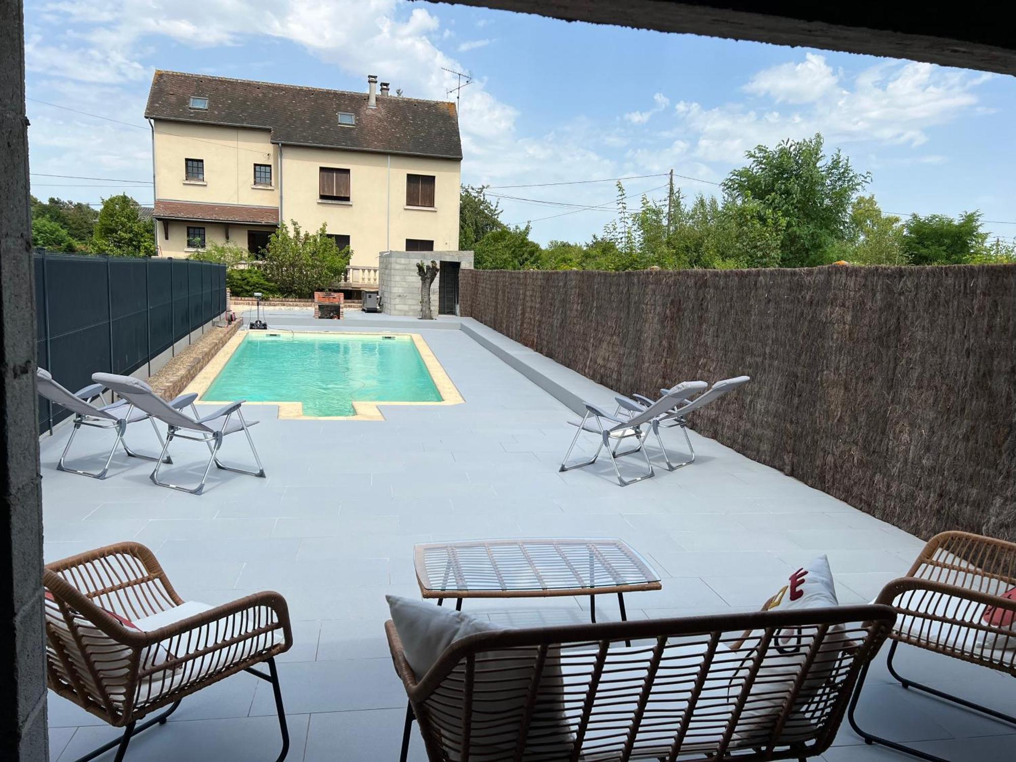 Open Space Complet Avec Piscine *